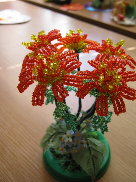 Хризантемы из бисера