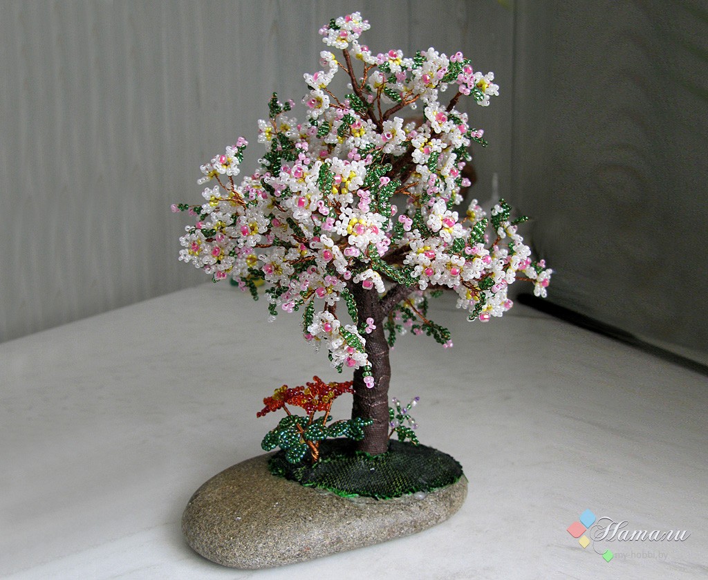 Яблонька цветущие деревья из бисера фото